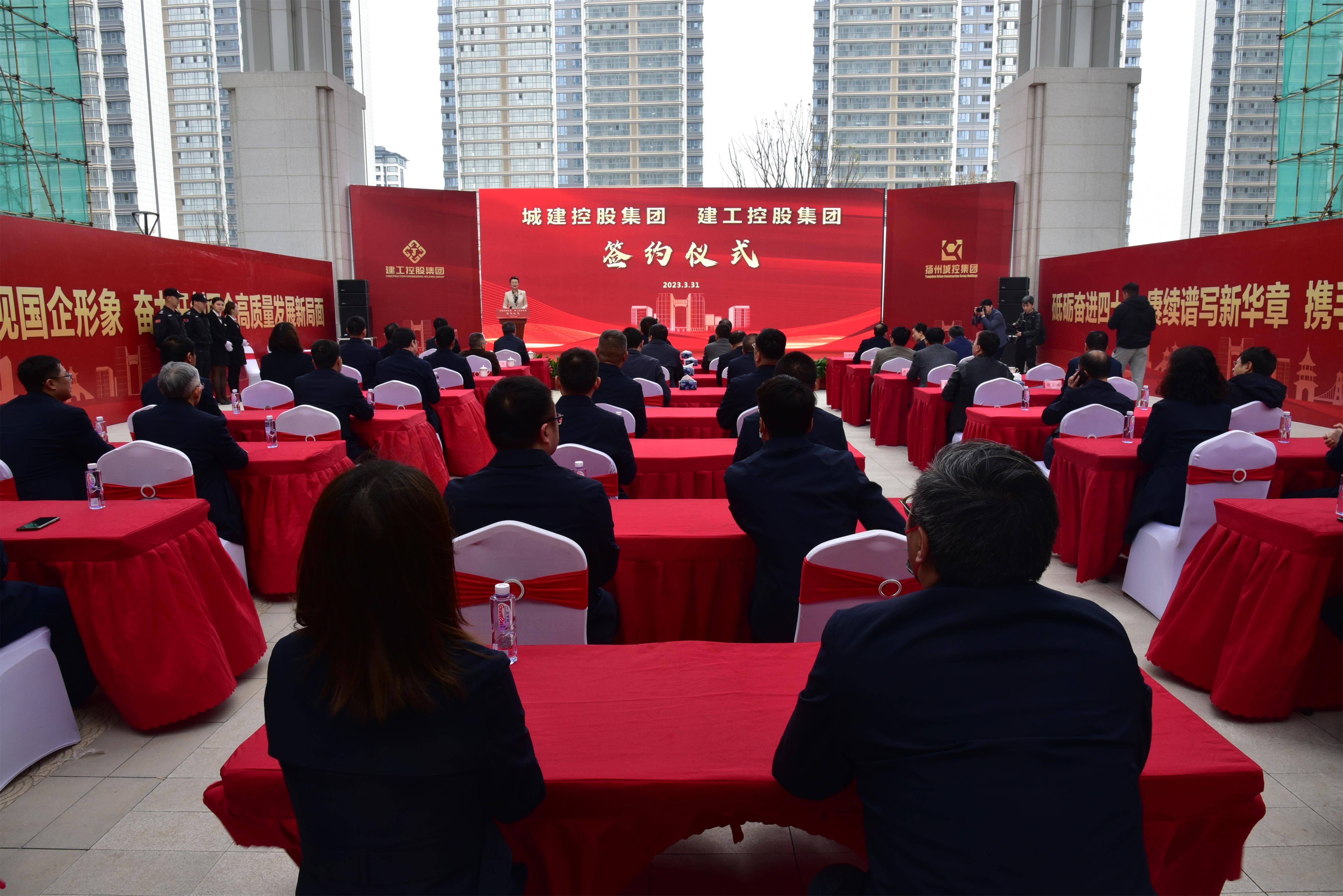 1680253421398608.jpg 签约现场2.jpg