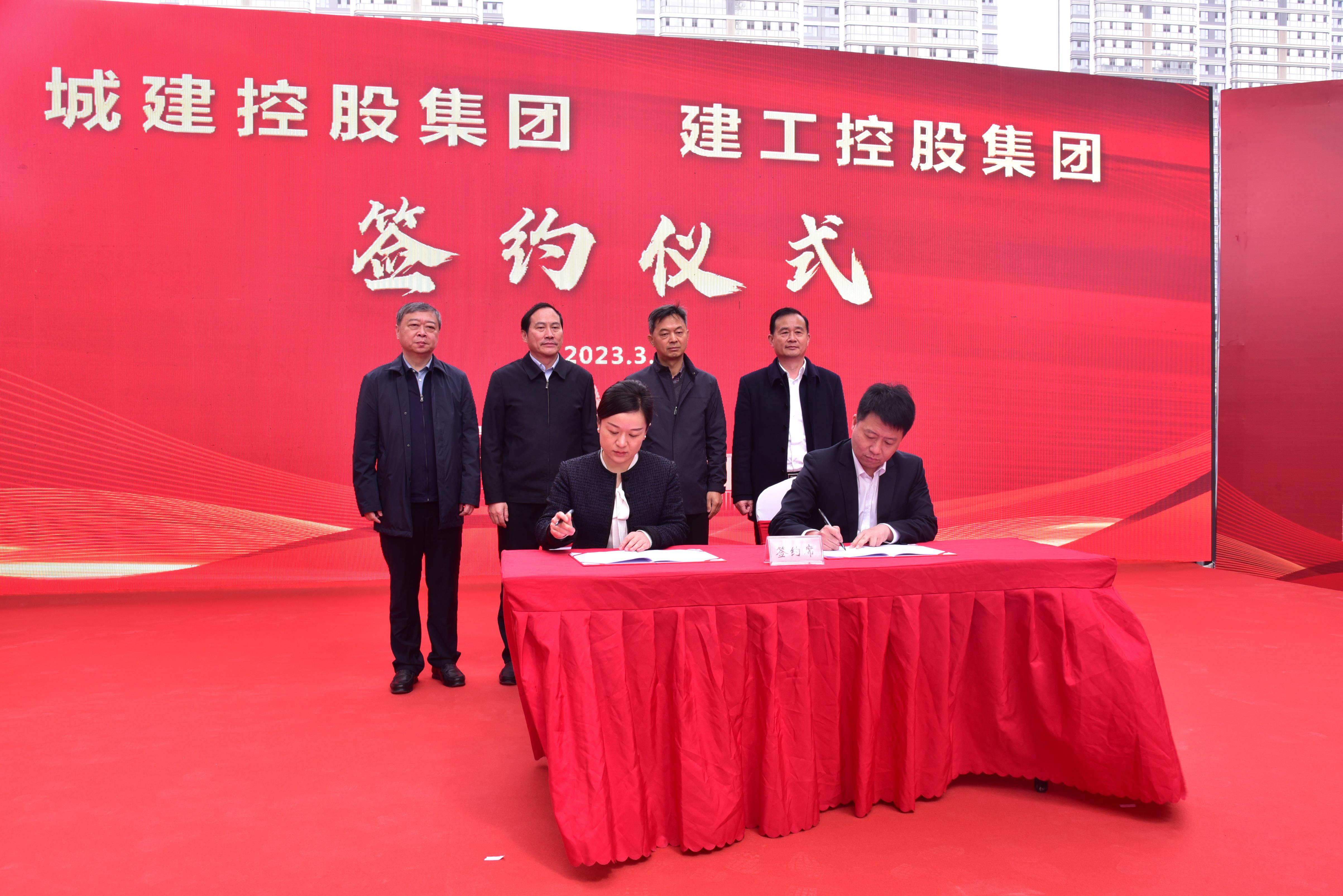 1680253448497898.jpg 签约现场.jpg